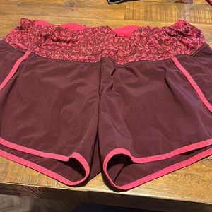 Size 8 tracker short Lululemon